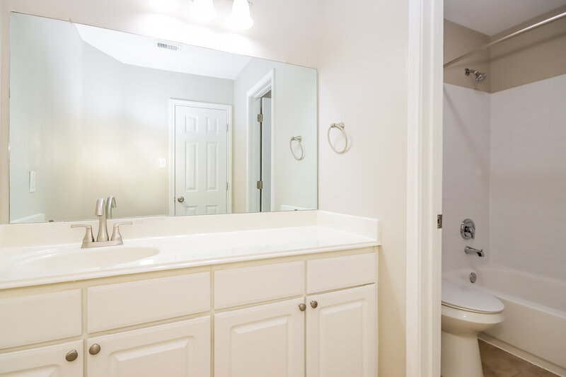2,220/Mo, 29518 Winton Wood Way Spring, TX 77386 Main Bathroom View 2