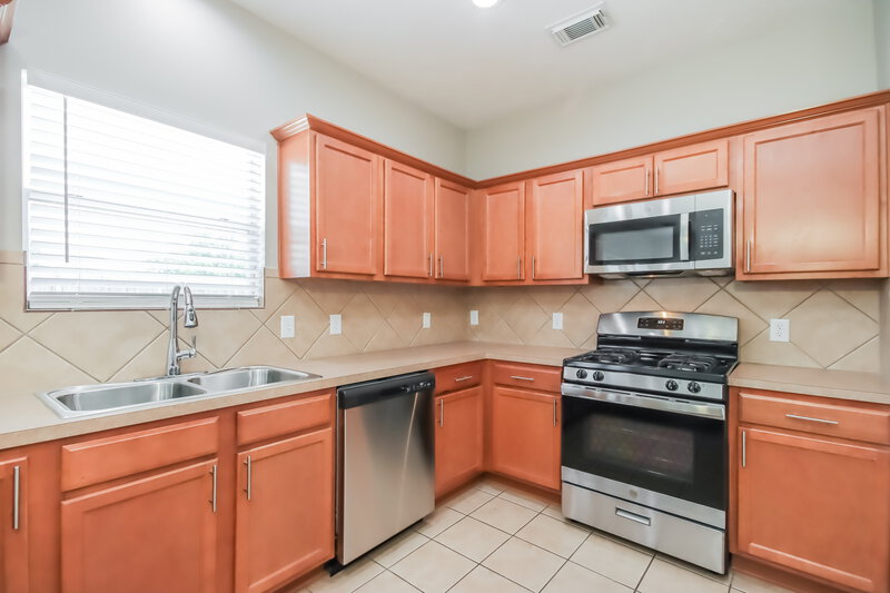 2,105/Mo, 9103 Plume Tree Dr Humble, TX 77338 Kitchen View 2