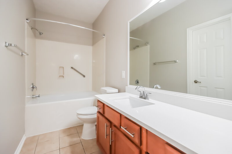 2,105/Mo, 9103 Plume Tree Dr Humble, TX 77338 Main Bathroom View