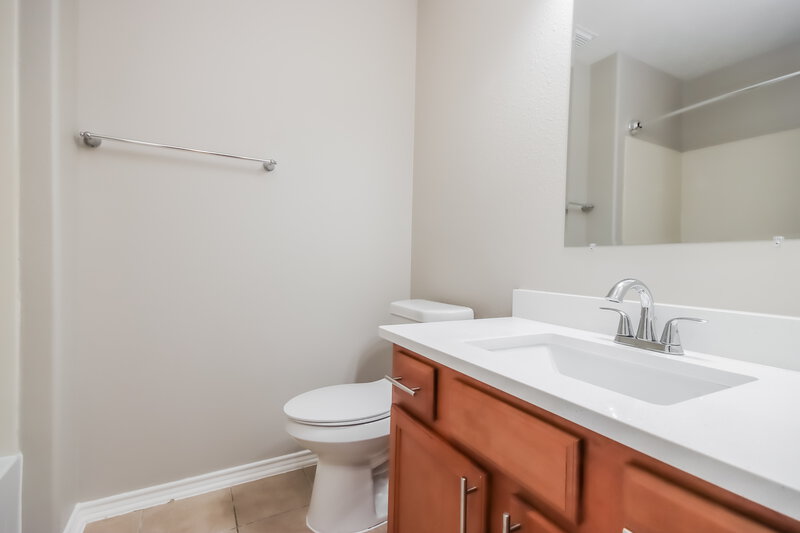 2,105/Mo, 9103 Plume Tree Dr Humble, TX 77338 Bathroom View