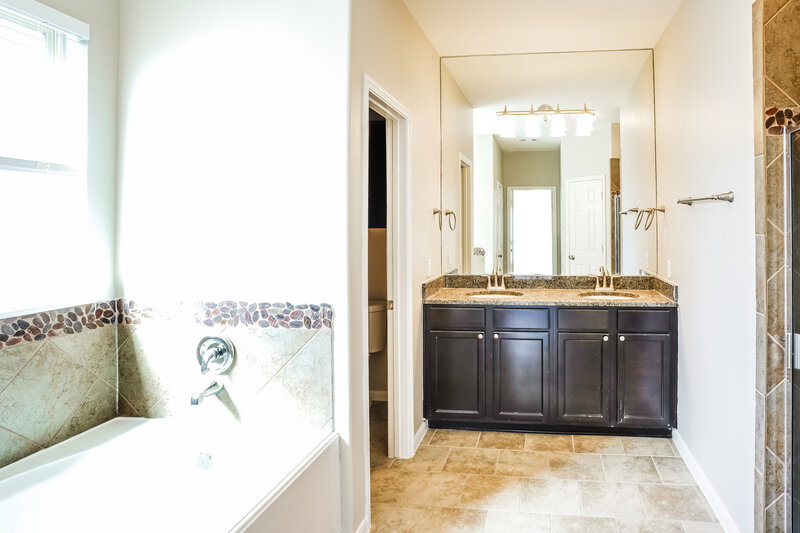 3,210/Mo, 27507 Frazier Rock Ct Fulshear, TX 77441 Main Bathroom View