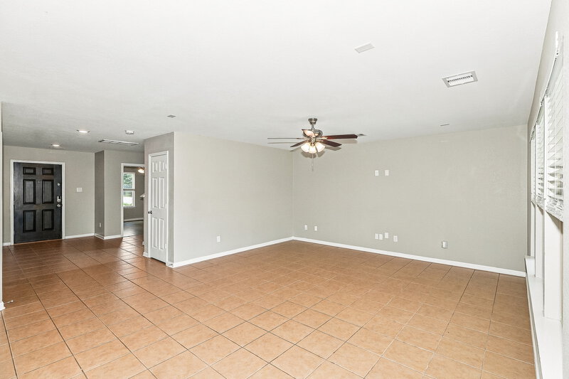 2,205/Mo, 8011 Bunch Grass Ln Richmond, TX 77406 Living Room View 2