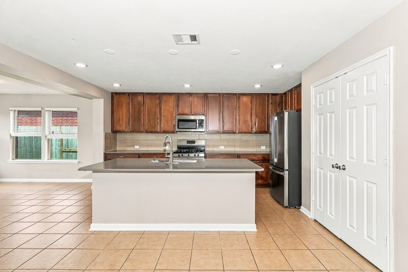 2,205/Mo, 8011 Bunch Grass Ln Richmond, TX 77406 Kitchen View 2