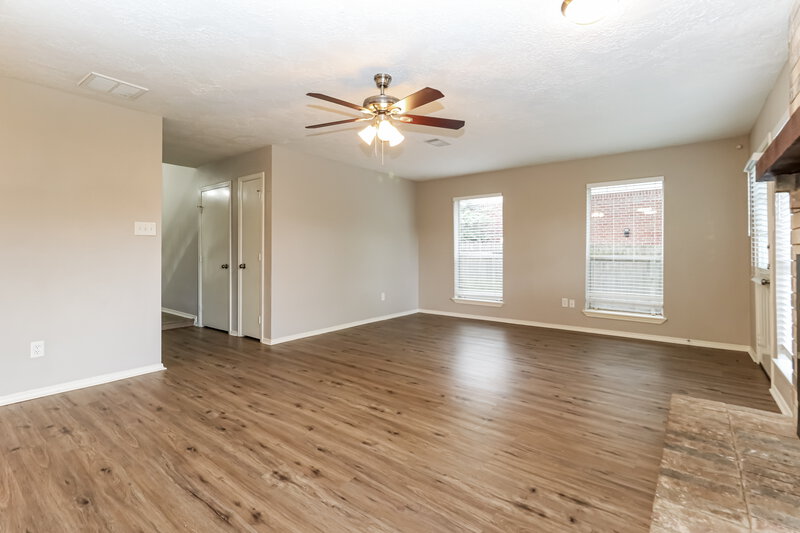 1,900/Mo, 1918 Hunnington Dr Conroe, TX 77303 Living Room View