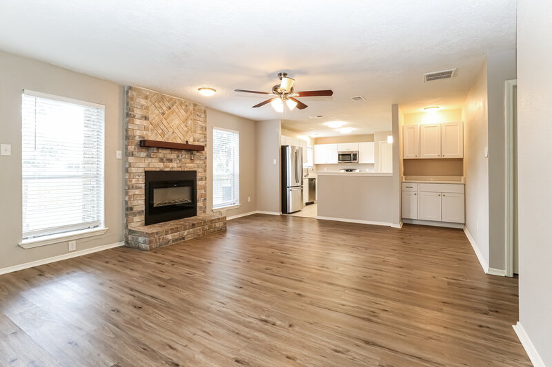 1,900/Mo, 1918 Hunnington Dr Conroe, TX 77303 Living Room View 2