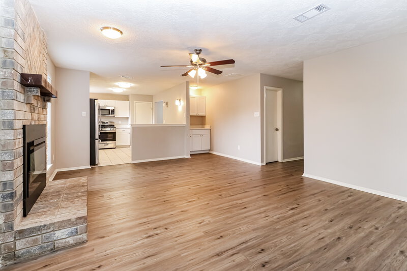 1,900/Mo, 1918 Hunnington Dr Conroe, TX 77303 Living Room View 3