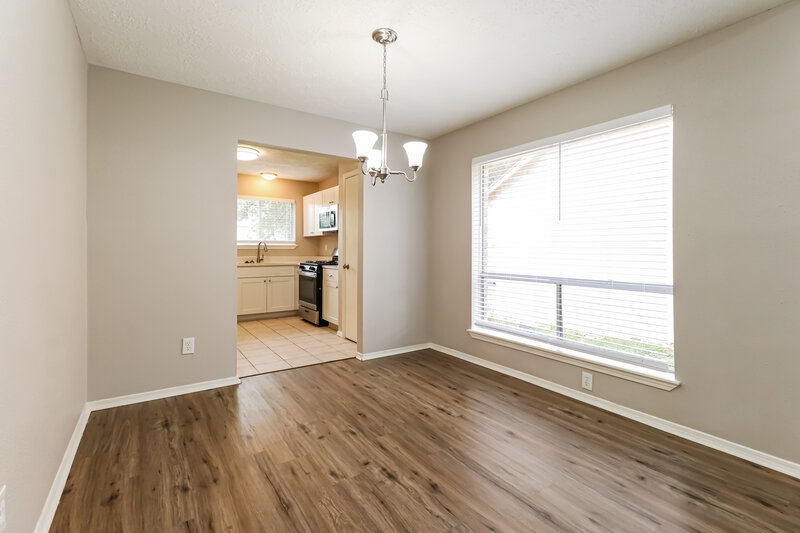 1,900/Mo, 1918 Hunnington Dr Conroe, TX 77303 Dining Room View