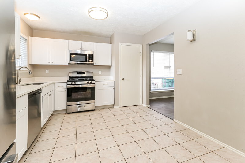 1,900/Mo, 1918 Hunnington Dr Conroe, TX 77303 Kitchen View 2