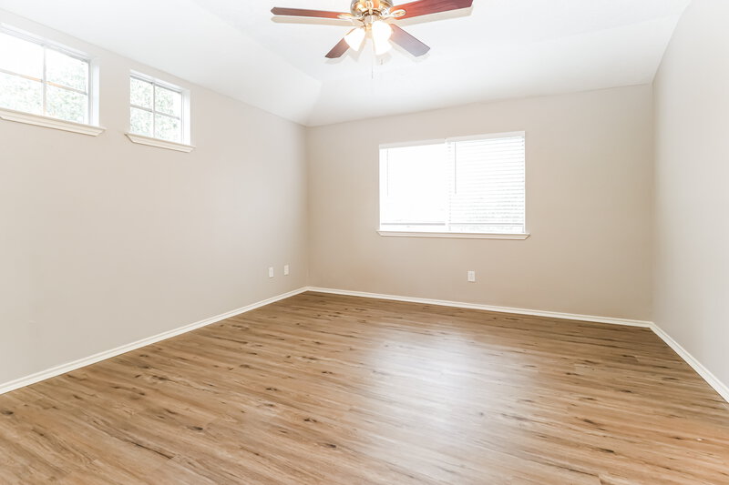 1,900/Mo, 1918 Hunnington Dr Conroe, TX 77303 Main Bedroom View