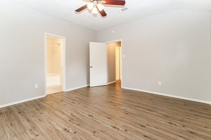 1,900/Mo, 1918 Hunnington Dr Conroe, TX 77303 Main Bedroom View 2