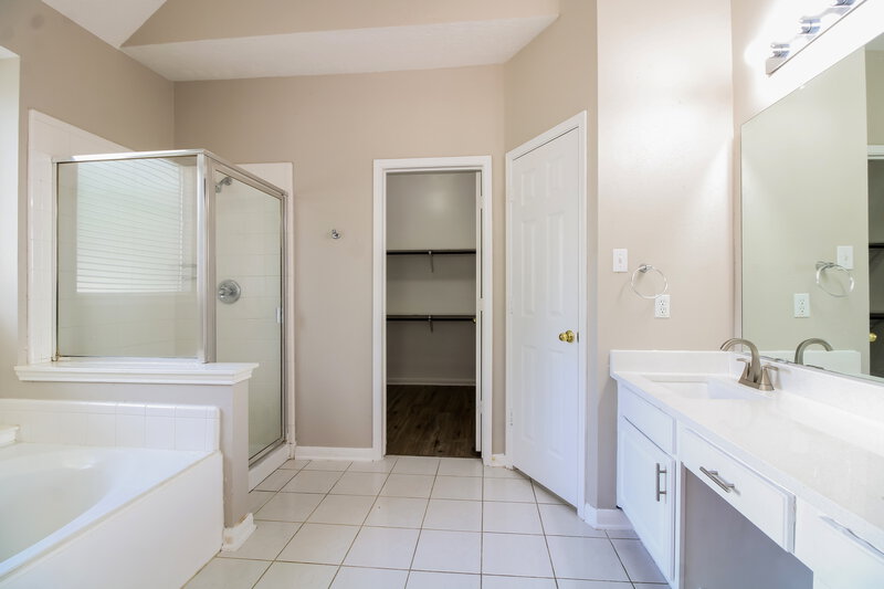 2,775/Mo, 9019 Cypress Square Dr Spring, TX 77379 Main Bathroom View