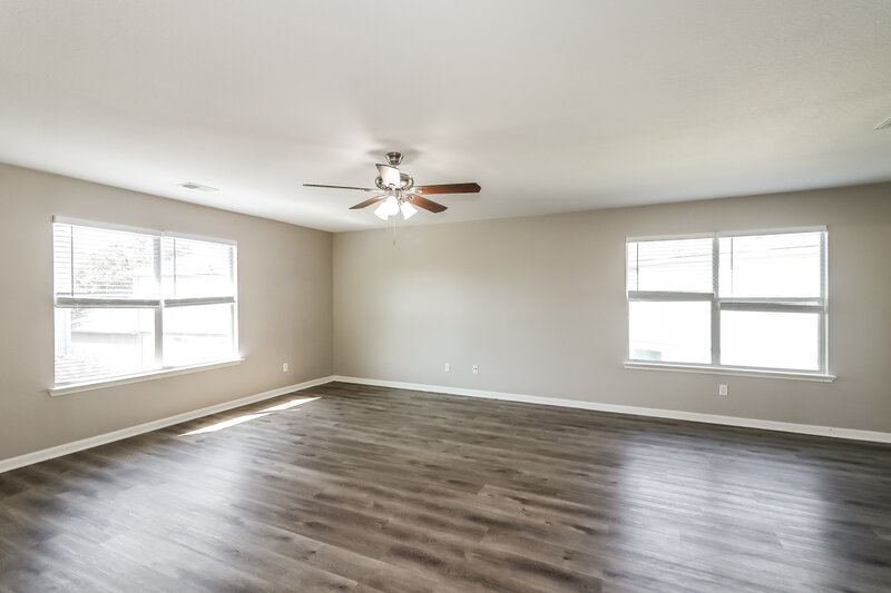2,330/Mo, 19815 Hollington Dr Tomball, TX 77375 Living Room View