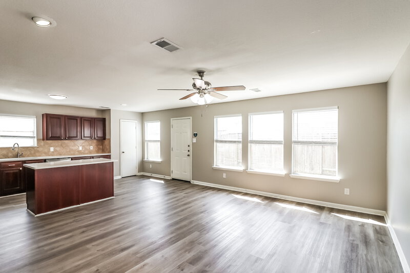 2,330/Mo, 19815 Hollington Dr Tomball, TX 77375 Living Room View 2