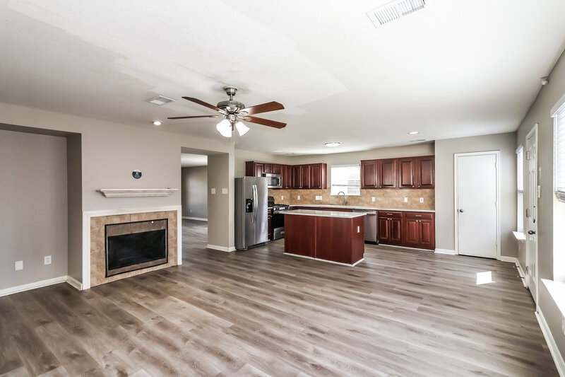 2,330/Mo, 19815 Hollington Dr Tomball, TX 77375 Living Room View 3