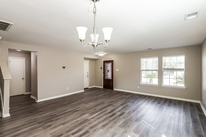 2,330/Mo, 19815 Hollington Dr Tomball, TX 77375 Dining Room View 2