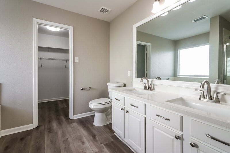 2,330/Mo, 19815 Hollington Dr Tomball, TX 77375 Bathroom View