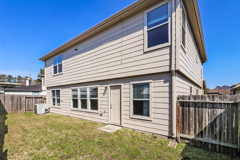 2,330/Mo, 19815 Hollington Dr Tomball, TX 77375 Rear View