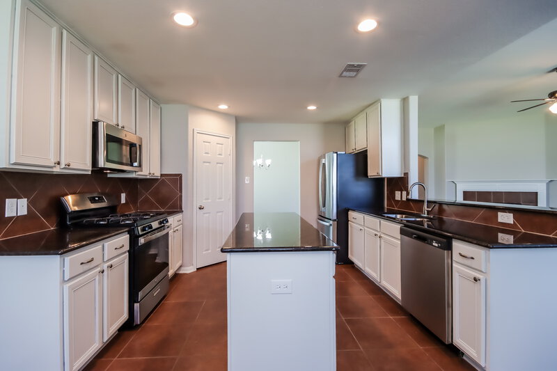 2,430/Mo, 18822 Sawyer Run Ln Cypress, TX 77429 Kitchen View