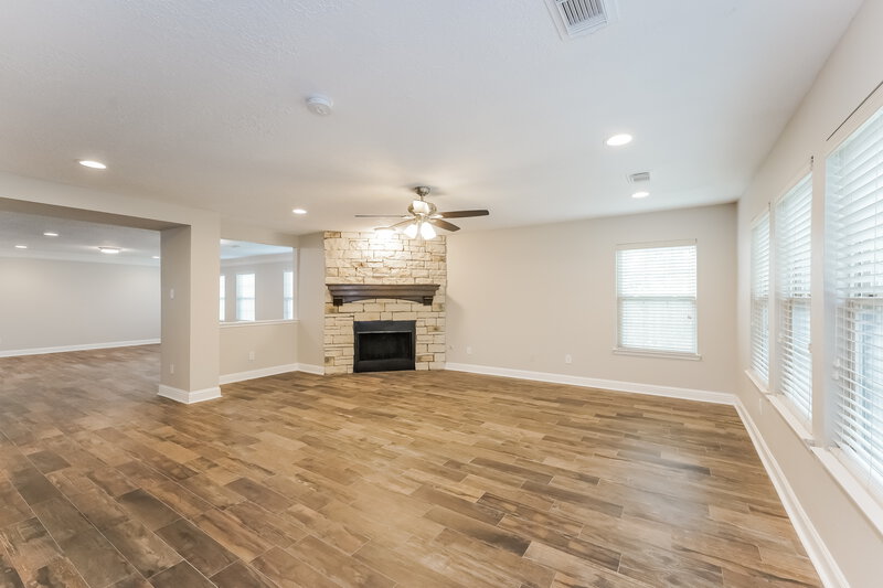 1,945/Mo, 19235 Danphe Landing Ct Tomball, TX 77375 Living Room View