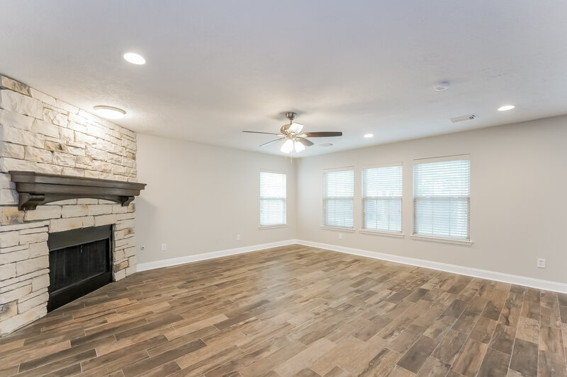 1,945/Mo, 19235 Danphe Landing Ct Tomball, TX 77375 Living Room View 2