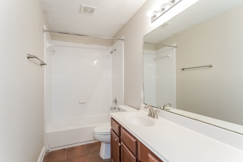 1,945/Mo, 19235 Danphe Landing Ct Tomball, TX 77375 Main Bathroom View