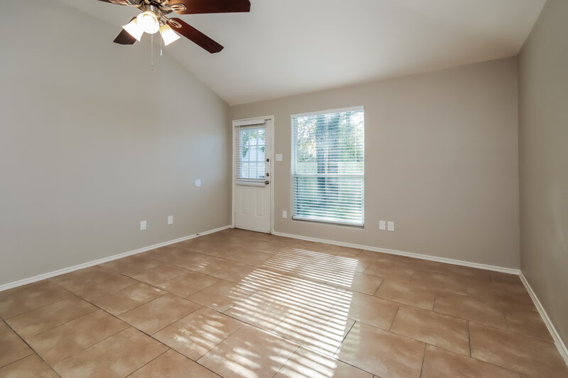 1,935/Mo, 510 Trail Springs Ct Kingwood, TX 77339 Living Room View