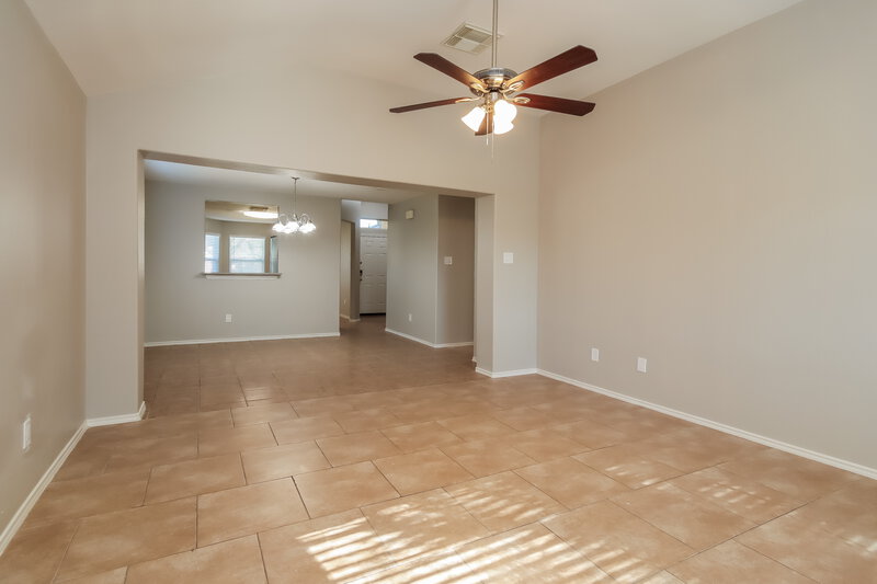 1,935/Mo, 510 Trail Springs Ct Kingwood, TX 77339 Living Room View 2