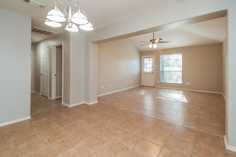 1,935/Mo, 510 Trail Springs Ct Kingwood, TX 77339 Dining Room View 2