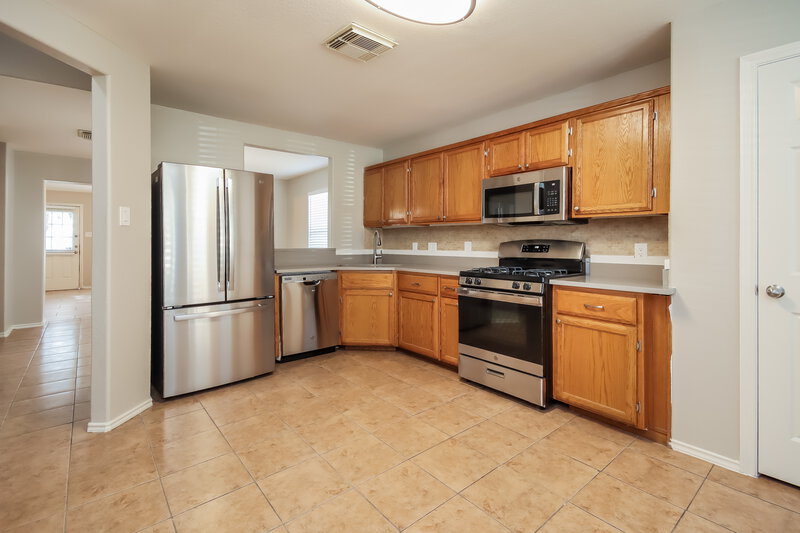1,935/Mo, 510 Trail Springs Ct Kingwood, TX 77339 Kitchen View