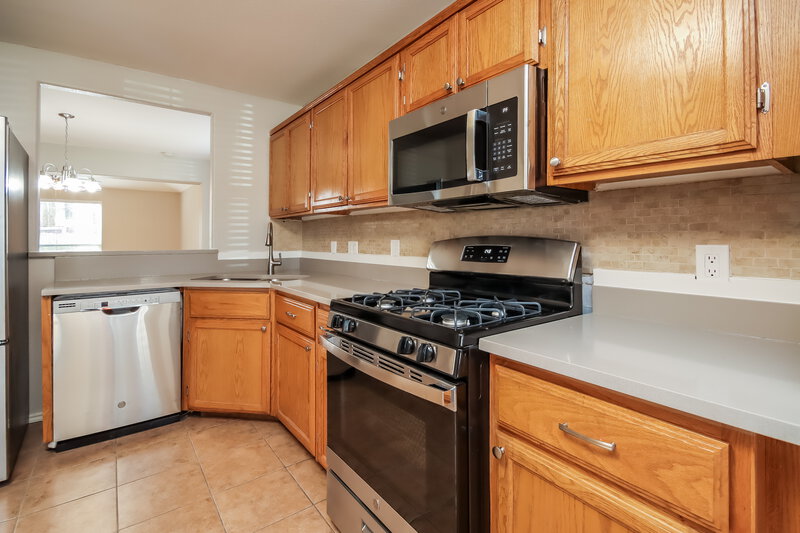 1,935/Mo, 510 Trail Springs Ct Kingwood, TX 77339 Kitchen View 2