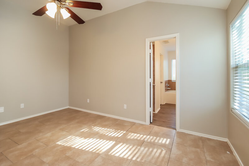 1,935/Mo, 510 Trail Springs Ct Kingwood, TX 77339 Main Bedroom View