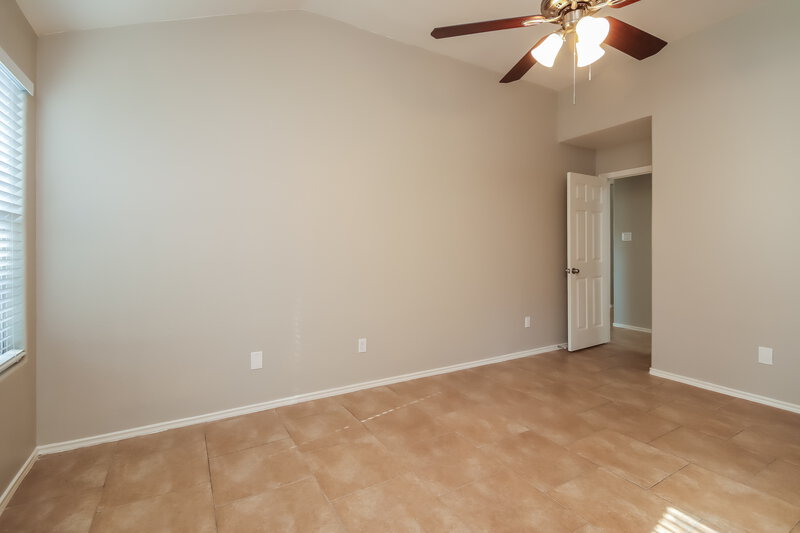 1,935/Mo, 510 Trail Springs Ct Kingwood, TX 77339 Main Bedroom View 2
