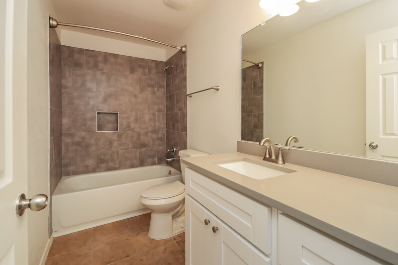 1,935/Mo, 510 Trail Springs Ct Kingwood, TX 77339 Bathroom View