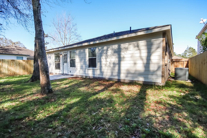 1,935/Mo, 510 Trail Springs Ct Kingwood, TX 77339 Rear View