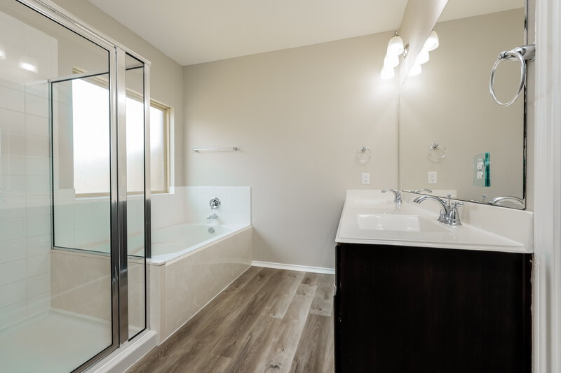 2,295/Mo, 5314 Little Jasmine Way Katy, TX 77449 Main Bathroom View