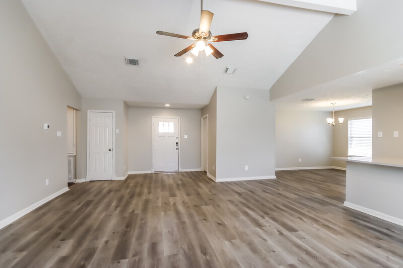 2,185/Mo, 5509 Rock Springs Dr La Porte, TX 77571 Living Room View 2