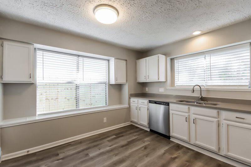 2,185/Mo, 5509 Rock Springs Dr La Porte, TX 77571 Kitchen View