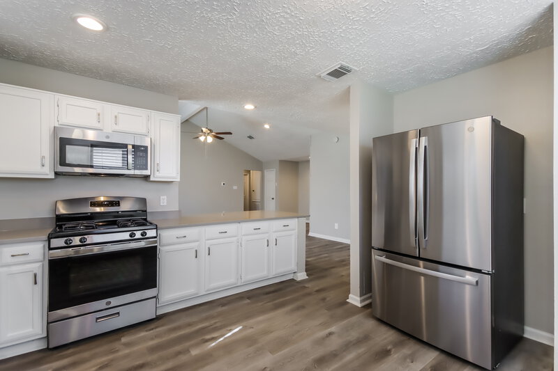 2,185/Mo, 5509 Rock Springs Dr La Porte, TX 77571 Kitchen View 2