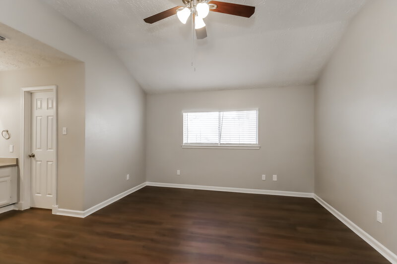 2,185/Mo, 5509 Rock Springs Dr La Porte, TX 77571 Main Bedroom View