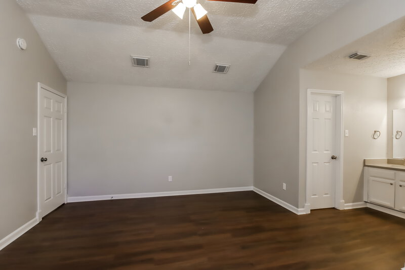 2,185/Mo, 5509 Rock Springs Dr La Porte, TX 77571 Main Bedroom View 2