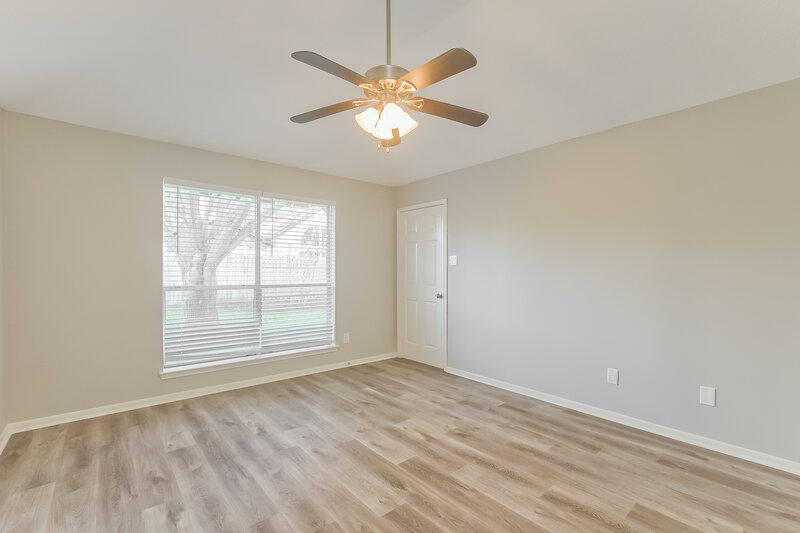 2,375/Mo, 1015 Chesterwood Dr Pearland, TX 77581 Main Bedroom View 2