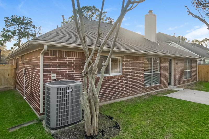 2,375/Mo, 1015 Chesterwood Dr Pearland, TX 77581 Rear View