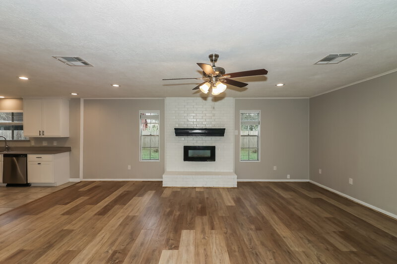 1,980/Mo, 803 Beaumont St League City, TX 77573 Living Room View