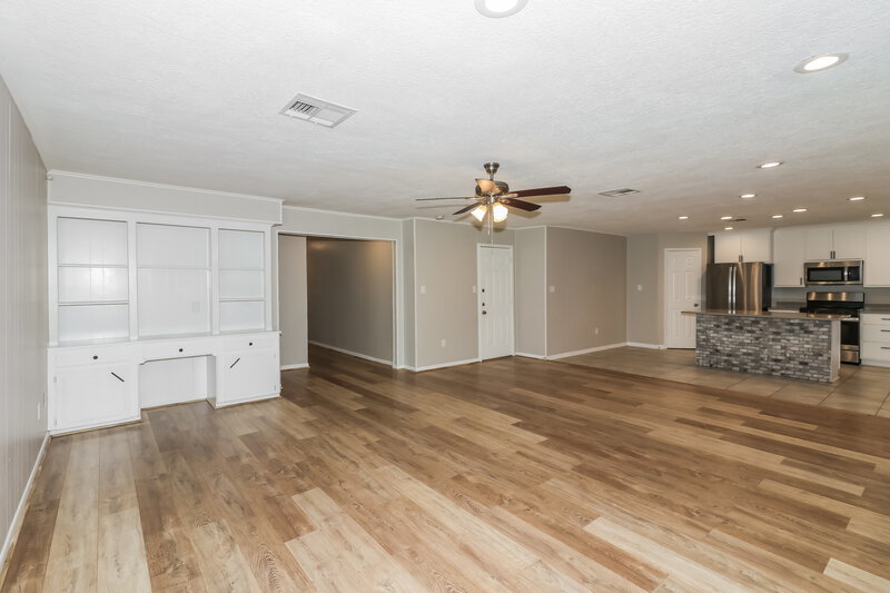 1,980/Mo, 803 Beaumont St League City, TX 77573 Living Room View 2