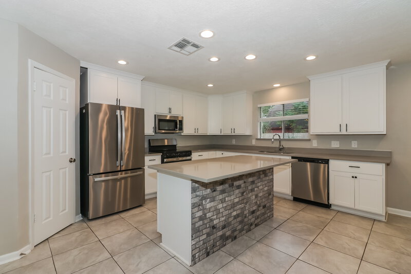 1,980/Mo, 803 Beaumont St League City, TX 77573 Kitchen View