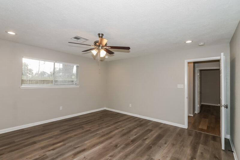 1,980/Mo, 803 Beaumont St League City, TX 77573 Main Bedroom View 2