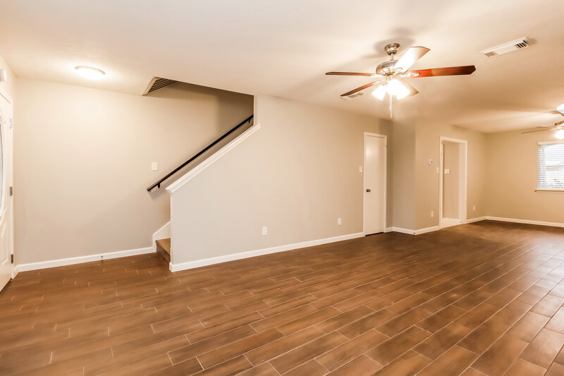2,185/Mo, 18702 Echo Pines Ct Humble, TX 77346 Living Room View 3