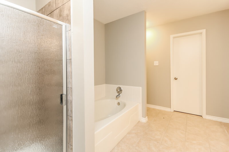 2,185/Mo, 18702 Echo Pines Ct Humble, TX 77346 Main Bathroom View