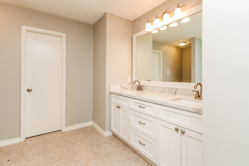 2,185/Mo, 18702 Echo Pines Ct Humble, TX 77346 Main Bathroom View 2