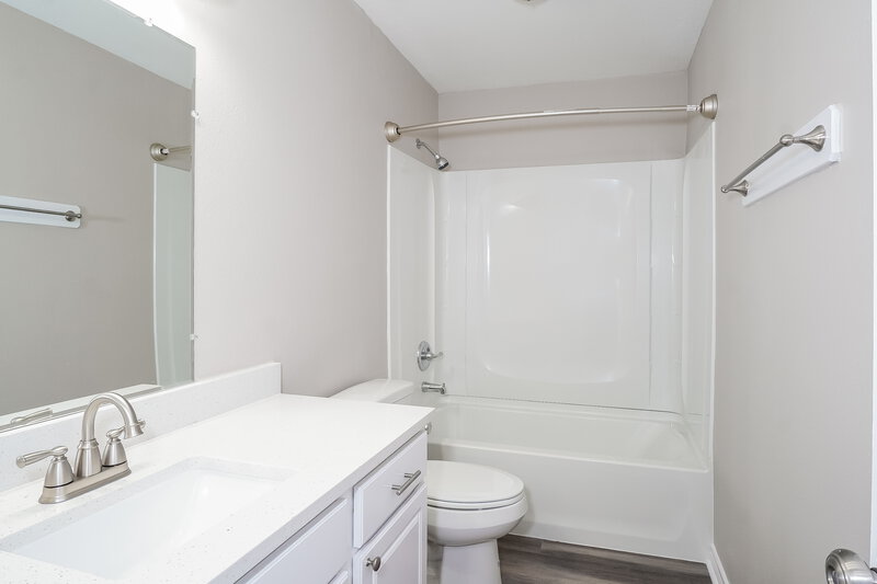 2,040/Mo, 6723 River Rd Richmond, TX 77469 Bathroom View